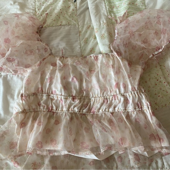 Francesca’s organza puff sleeve floral top - Picture 8 of 9